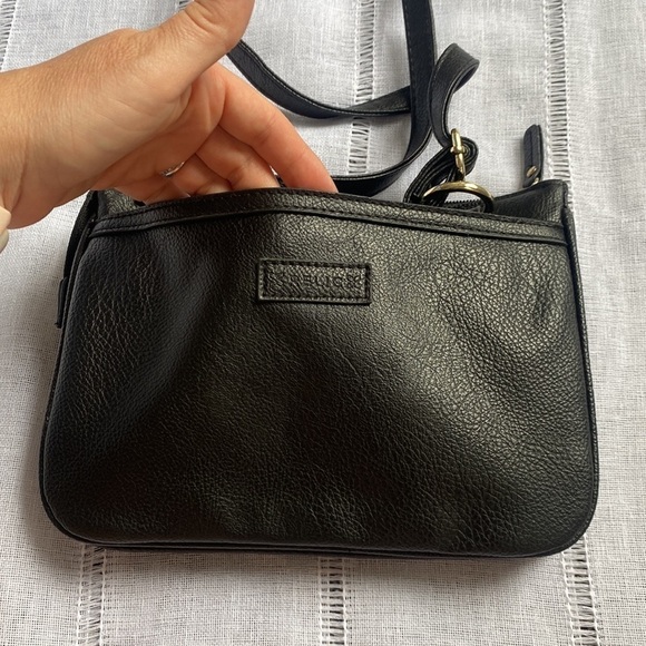 Relic small black crossbody bag with multiple pockets. - Picture 4 of 17